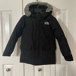 Girls’ Black North Face Parka with Gray Fur Hood-Size 6T-Like NEW!!